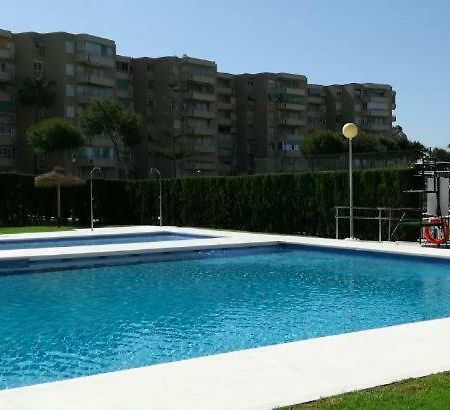 Playa La Cala In Front Of The Beach Free Parking 马拉加 外观 照片
