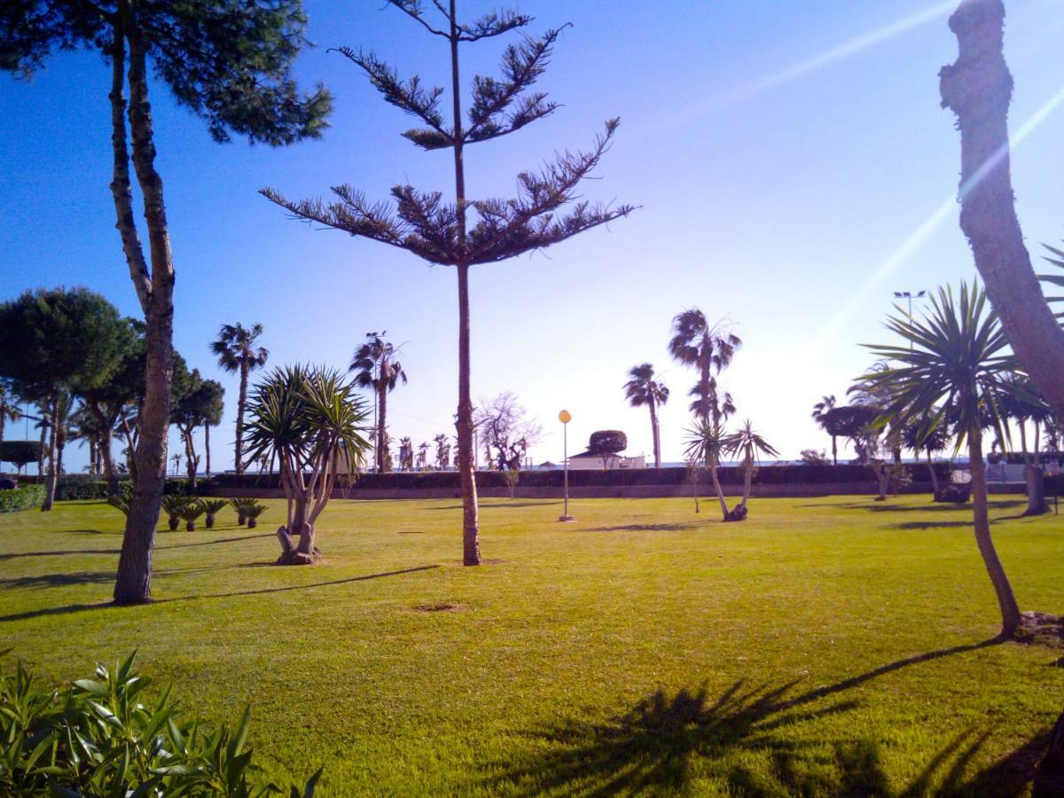 Playa La Cala In Front Of The Beach Free Parking 马拉加 外观 照片