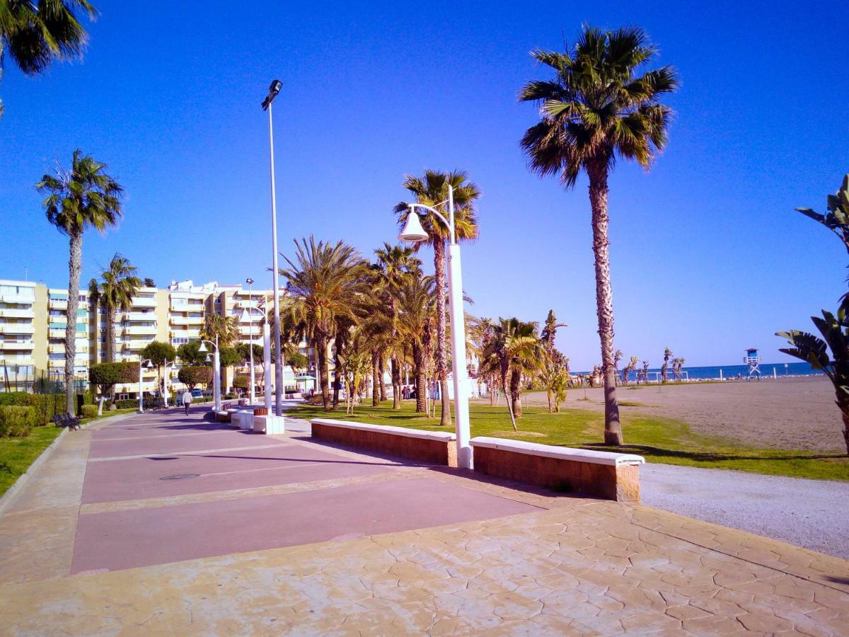 Playa La Cala In Front Of The Beach Free Parking 马拉加 外观 照片